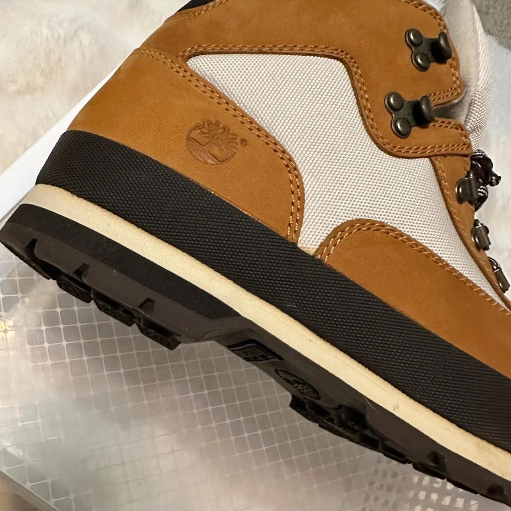 Timberland• Classic Men's Brown and Cream Boots•9.5